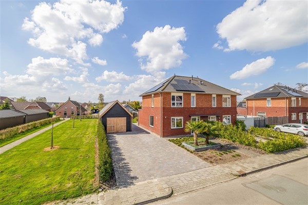 Te koop: Instap klaar, energiezuinig, garage met overkapping en gelegen met de tuin op het Westen !